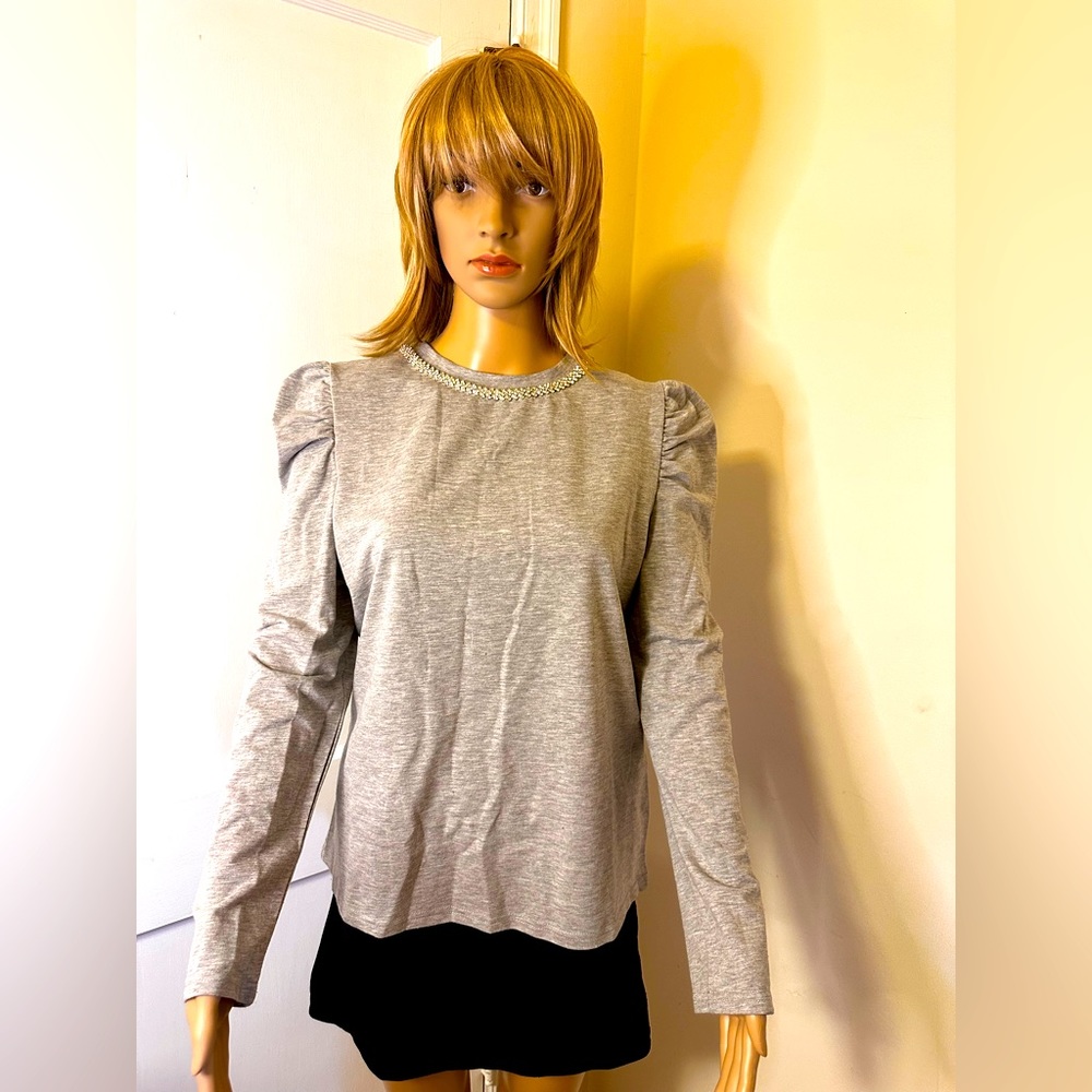NWOT - Ontwelfth Woman's Fashion Shirt Round Neck Short Sleeves SZ S Gray BLING